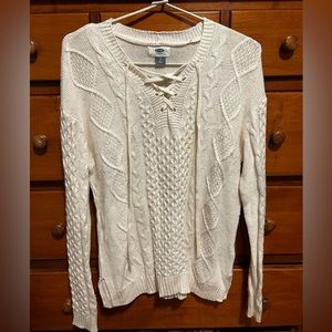 Cable knit sweater with ties